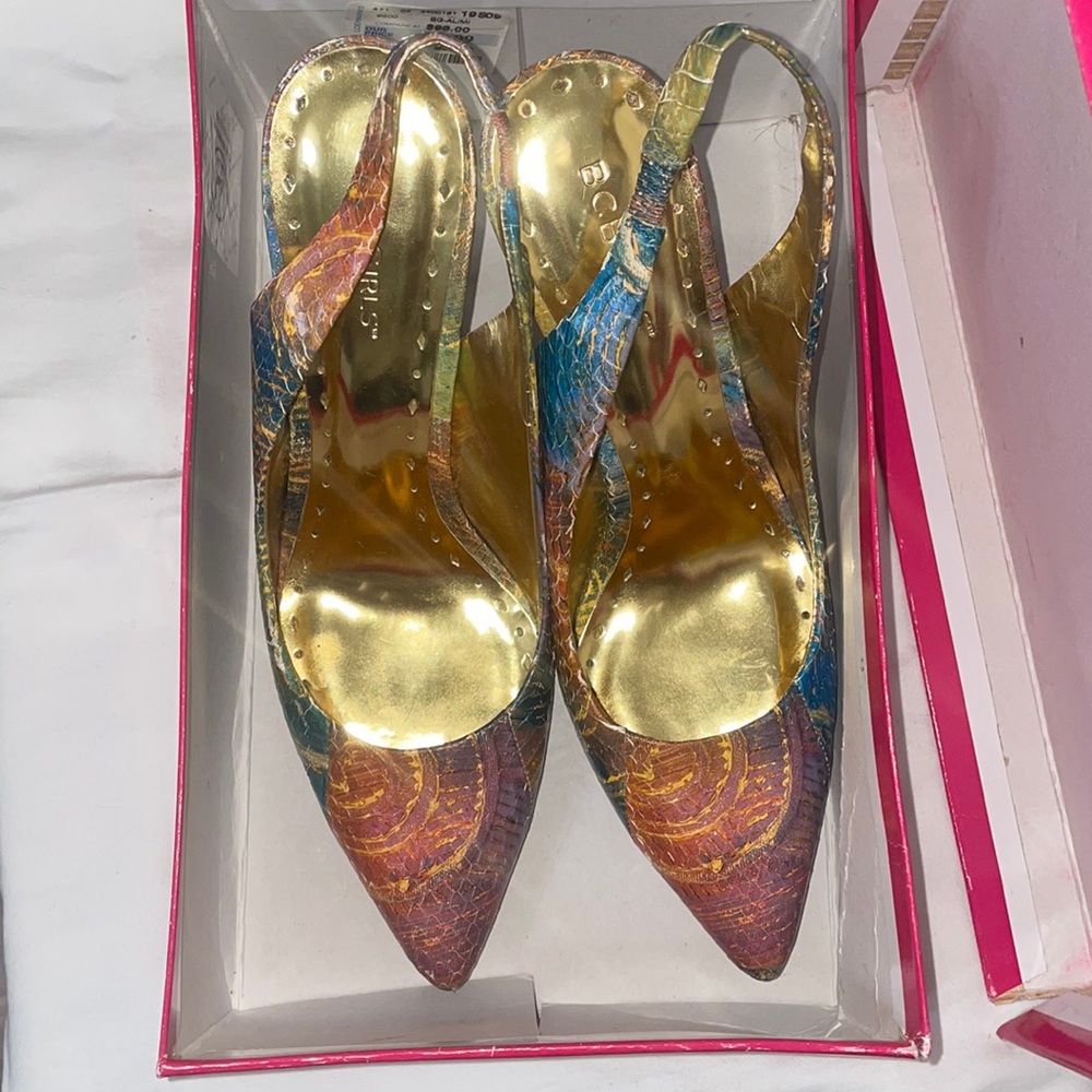 BCBG Girls multi colored /swirl art snake 4inch heels. Size 9M